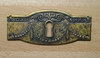 Schlüsselschild waagerecht aus Messing "Jugendstil" patiniert, 98x42 mm - 1 Stück